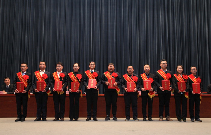 8先進(jìn)個(gè)人00.jpg